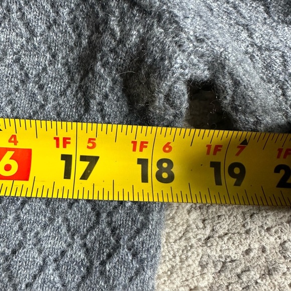 OGD Sweater Grey 100% Cashmere Crewneck Women’s Soft Lightweight Classic Small - Picture 6 of 6